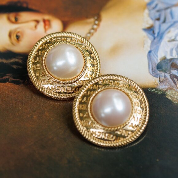 SOLD Givenchy Chunky Logo Clip-on Earrings - Picture 4 of 4